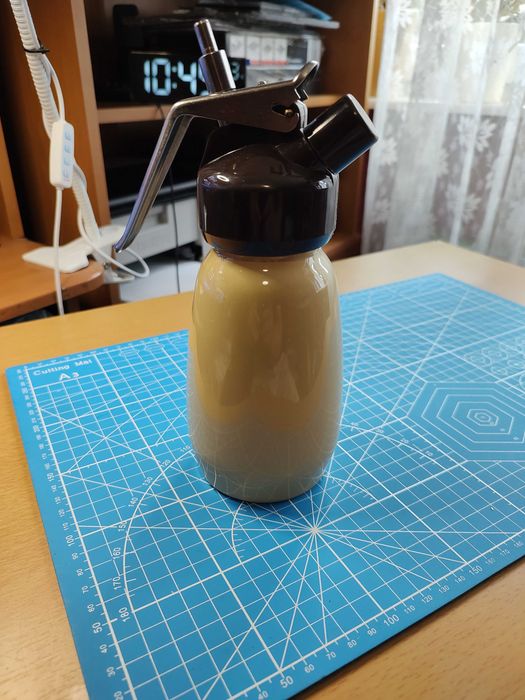 Syfon / dozownik do bitej śmietany stan idealny