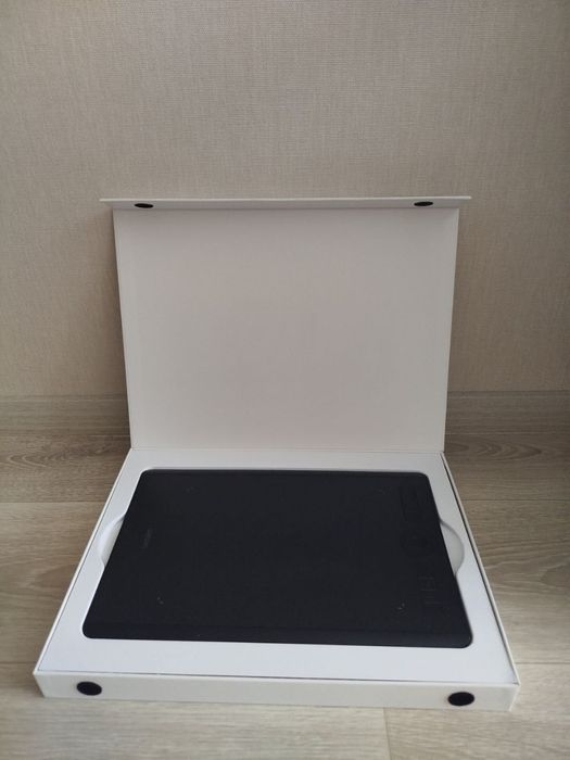 Графічний планшет WACOM Intuos Pro для малювання. Майже новий