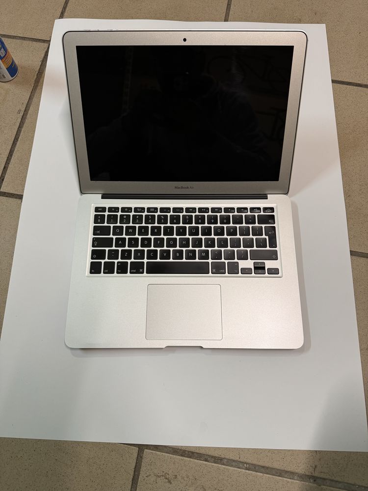 MacBook Air 13-inch  128 gb 8gb DDR3 Monterey