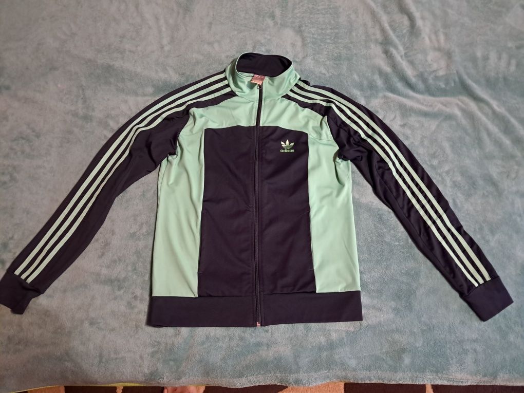 Спортивна кофта 200 грн