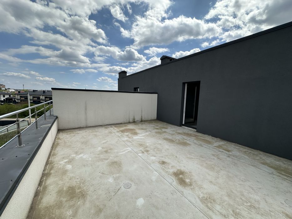 Таунхаус 140м2 з великим балконом і двома терасами на даху Крихівці