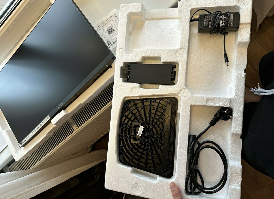 Монитор MSI Pro MP243