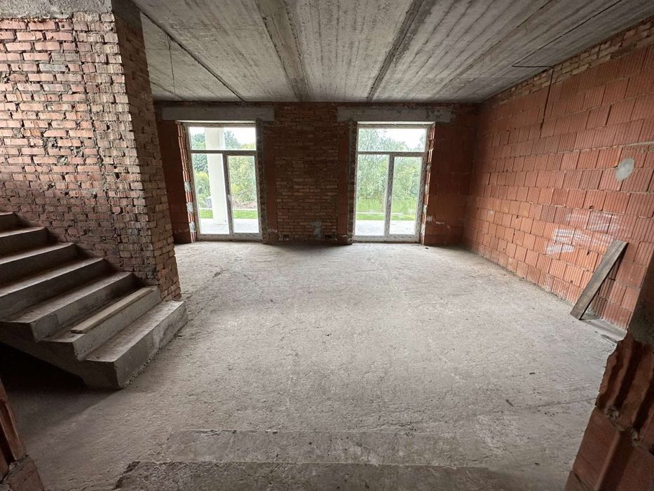 Стильний котедж на березі озера, 5 хв. від Бучанського парку