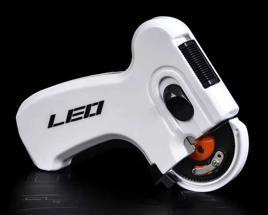 Automatyczna elektryczna wiązarka do haków haczyków wędkarskich.