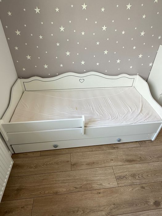 Łóżeczko dla dziewczynek z niszą