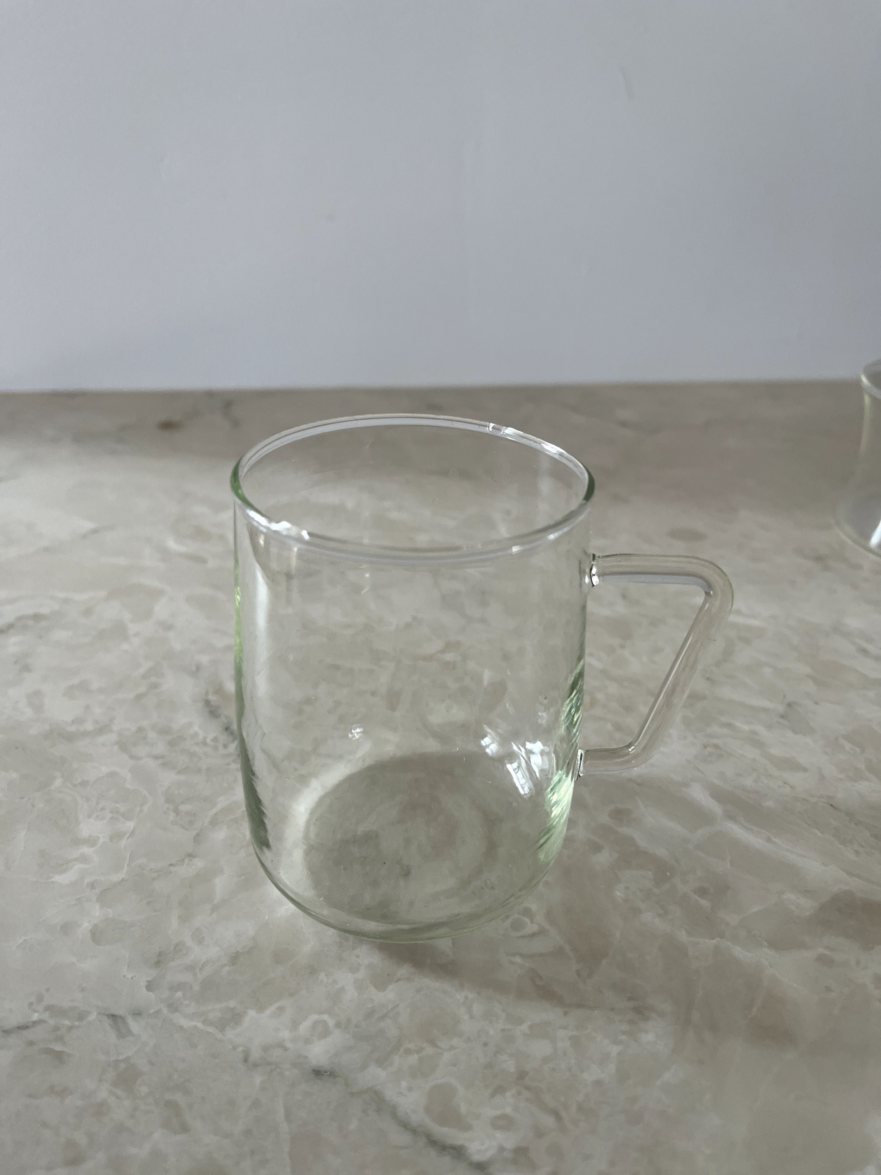 Mała szklanka ciekawa forma