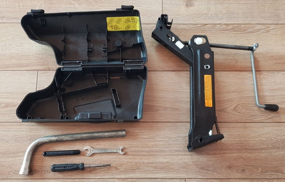 4B9012113 Оригінальний органайзер домкрата автомобіля АУДІ A6C5