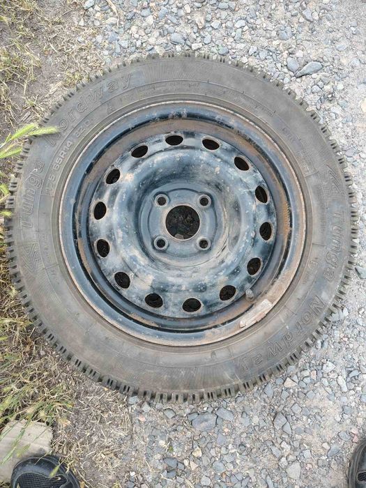 Зимняя резина на дисках с колпаками