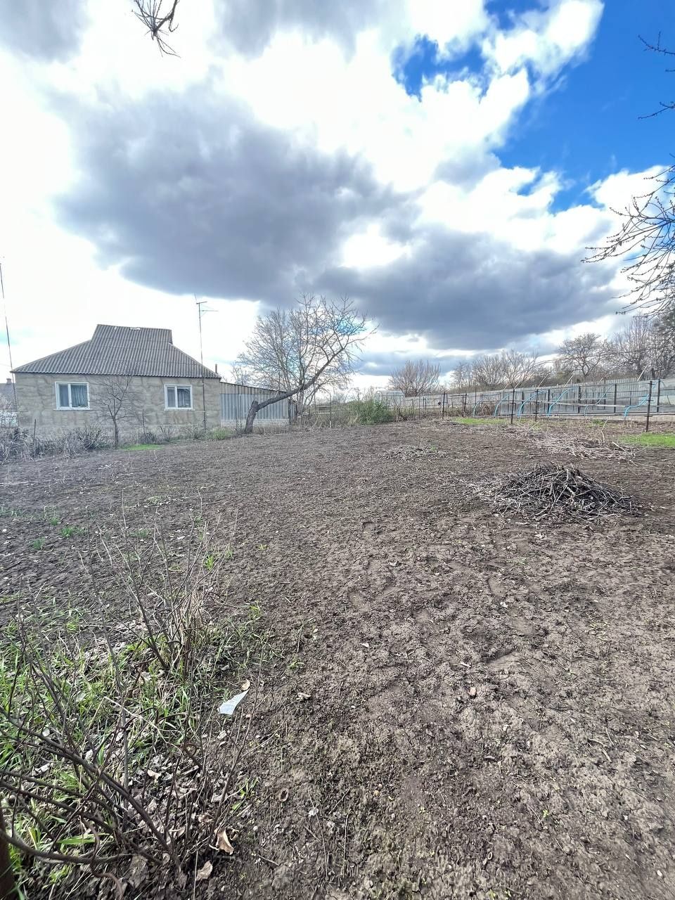 Продам дом целый  Ольшаны