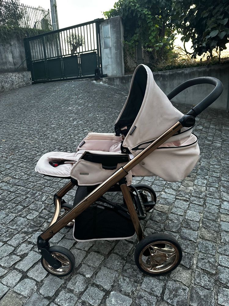 Carrinho rosa da bebécar