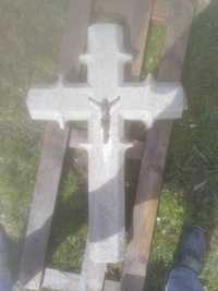 Krzyż granitowy rzeźbiony