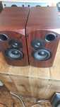 Компьютерные колонки SVEN BT-21 2x20W в рабочем состоянии.