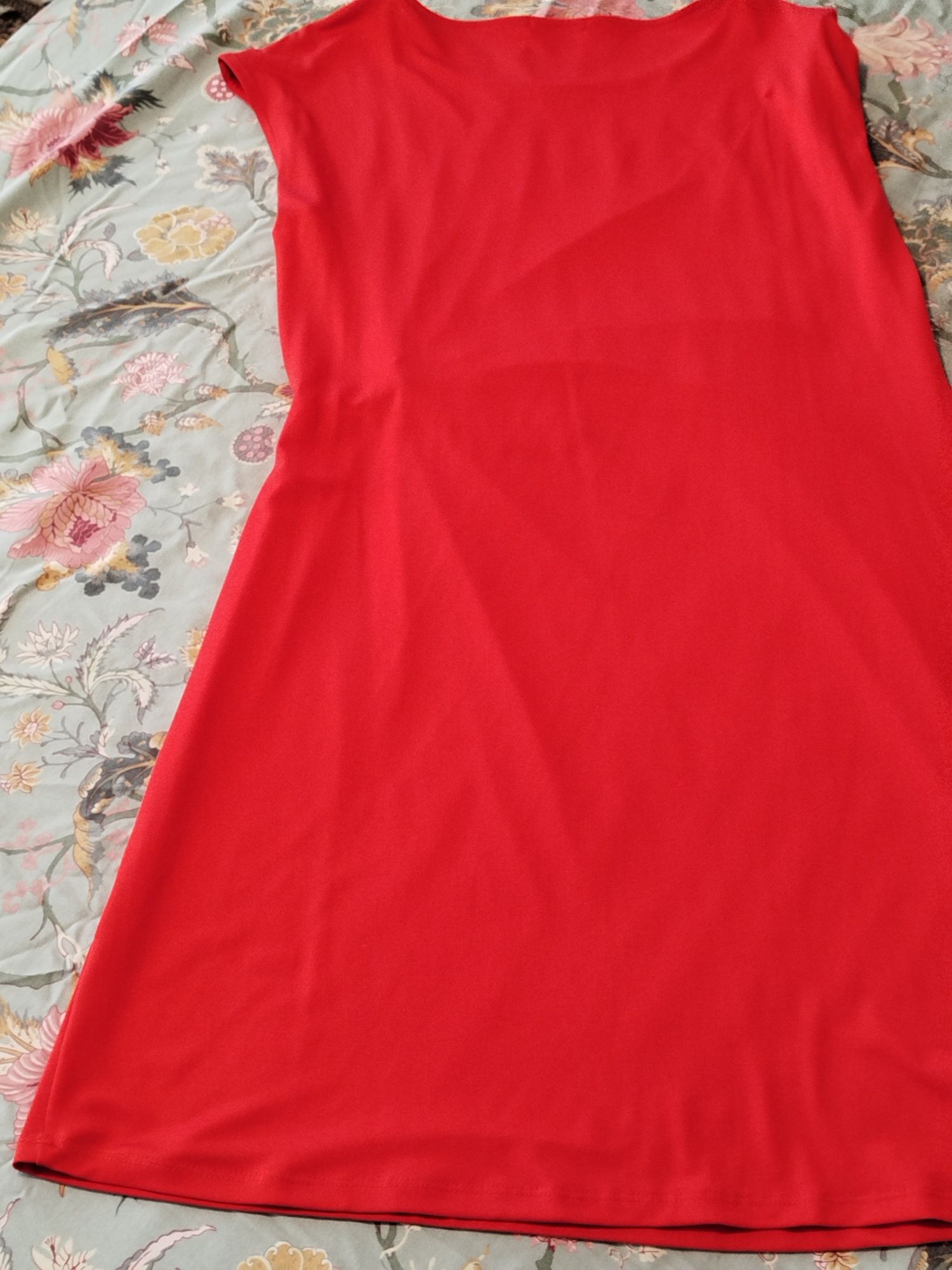 Czerwona  elegancka sukienka przed kolano TXM Fashion L 40