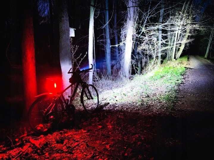 LAMPKA rowerowa TYLNA LED mocna czerwona 4 Tryby Światła