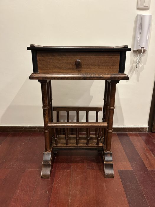 Mesa de apoio em maderia maciça
