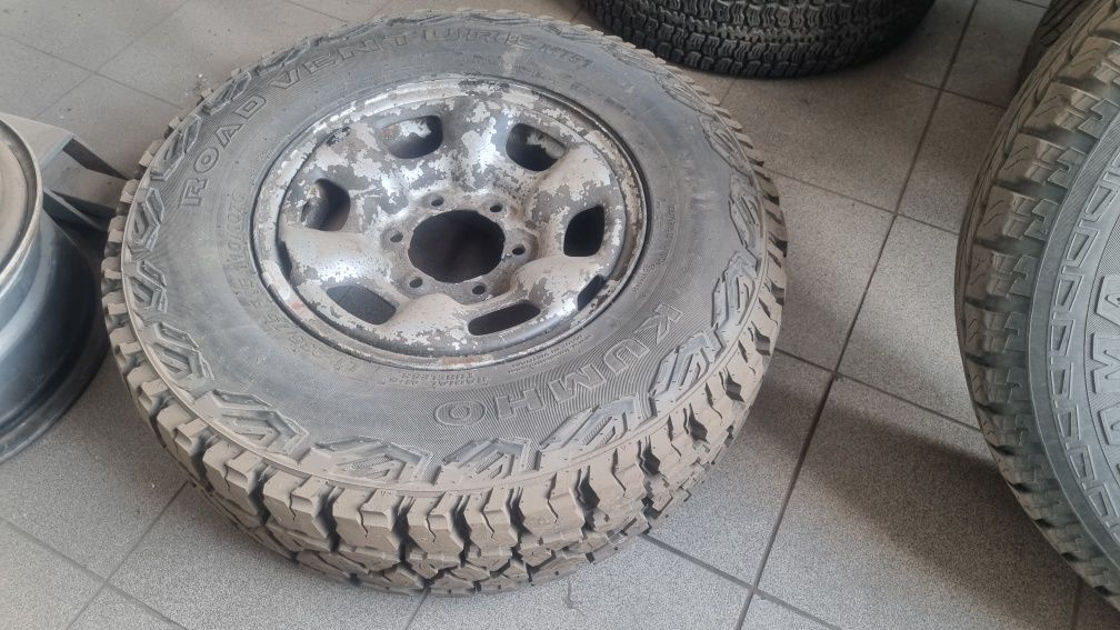 Колесо взборі диск шина Kumho  235/75r15