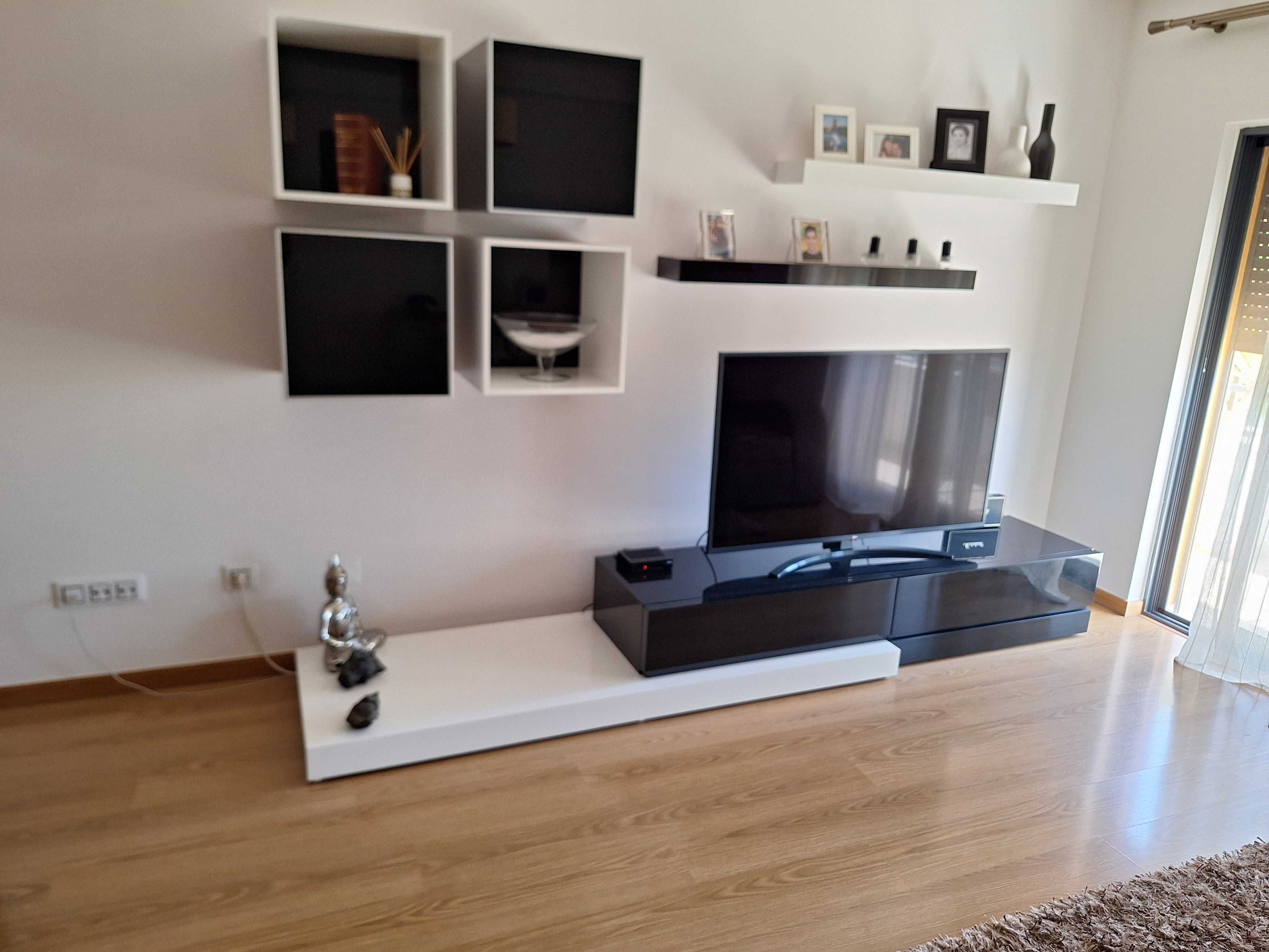 Móvel sala com bastante arrumação
