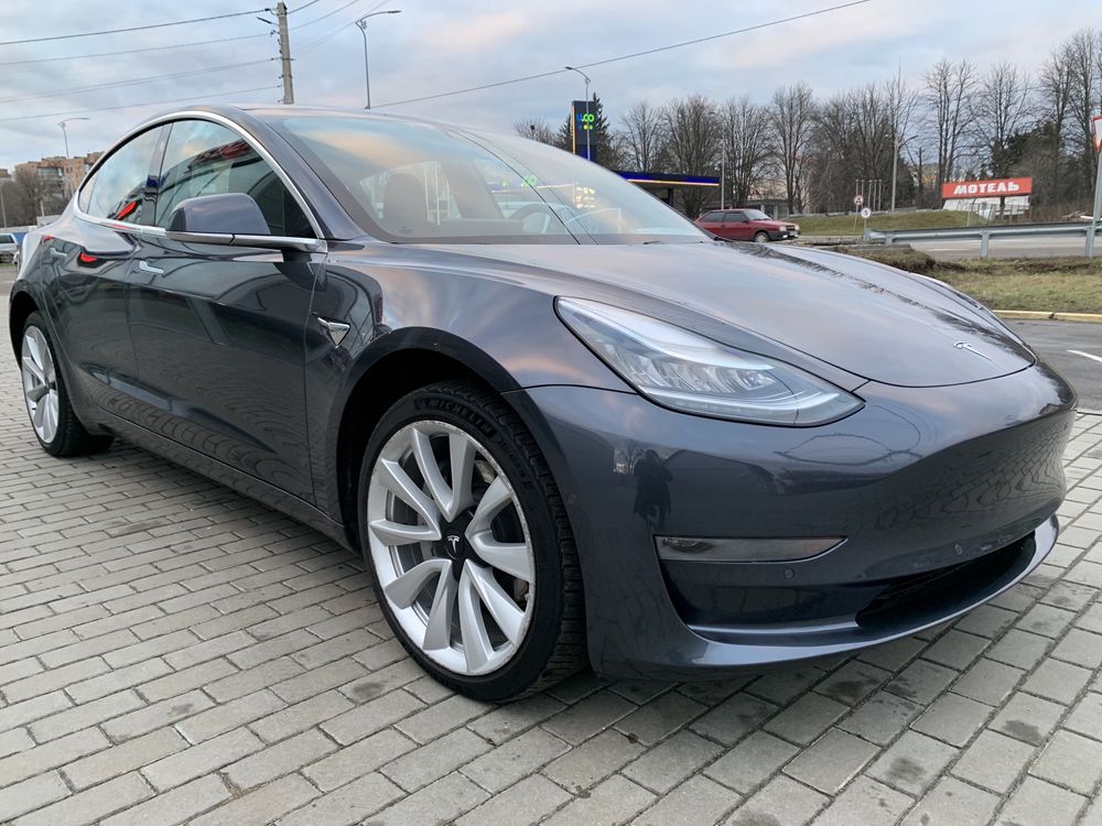 Tesla model 3, 2018 long range