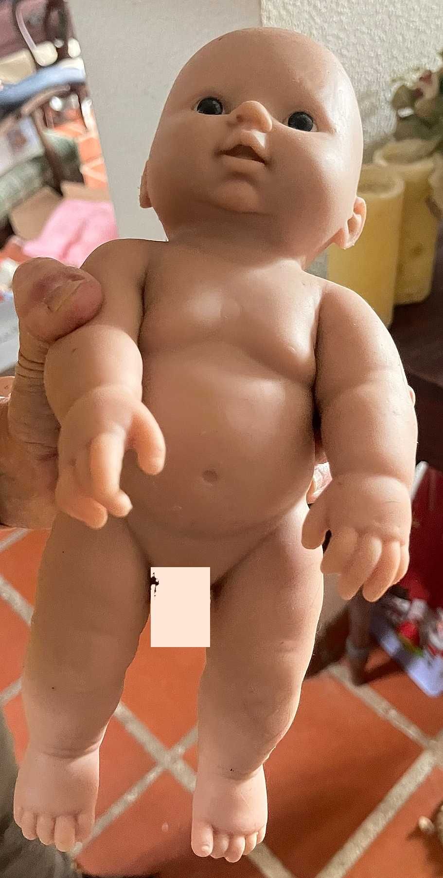 Bebé Reborn, com 30 cm e 1,100 Kg, Silicone sólido.