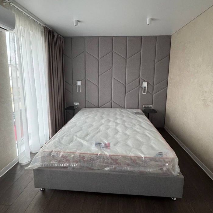 ЯКІСНІ М’які ліжка під замовлення | Будь-які розміри та тканини