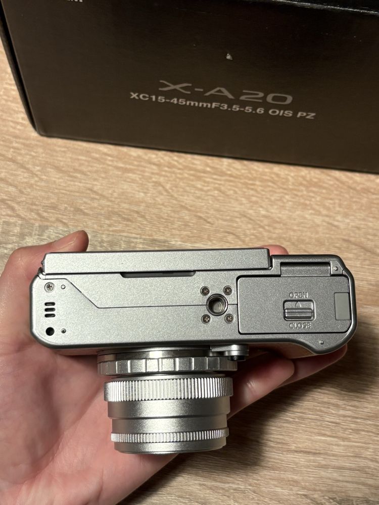 Camera Fujifilm XA20 com Acessorios originais
