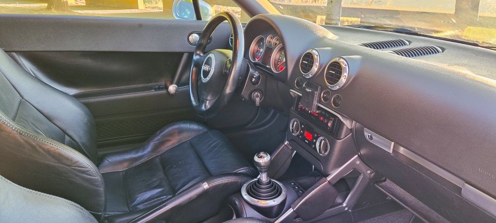 Audi TT 1,8T 180cv 2002 Nacional  (rev & rep 20vt garagem)