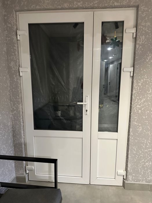 Двері металопластикові двохстворчасті 135*210