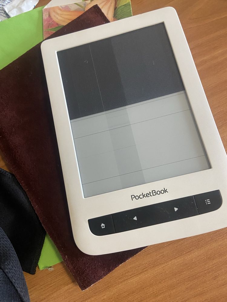 Електронна кника PocketBook TouchLux 3 біла
