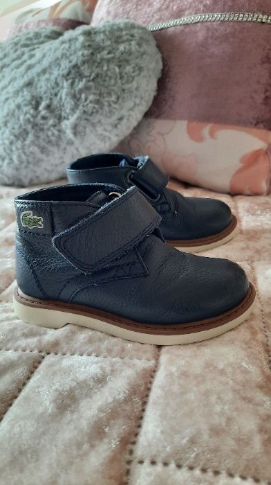 Bota de menino Lacoste como novas