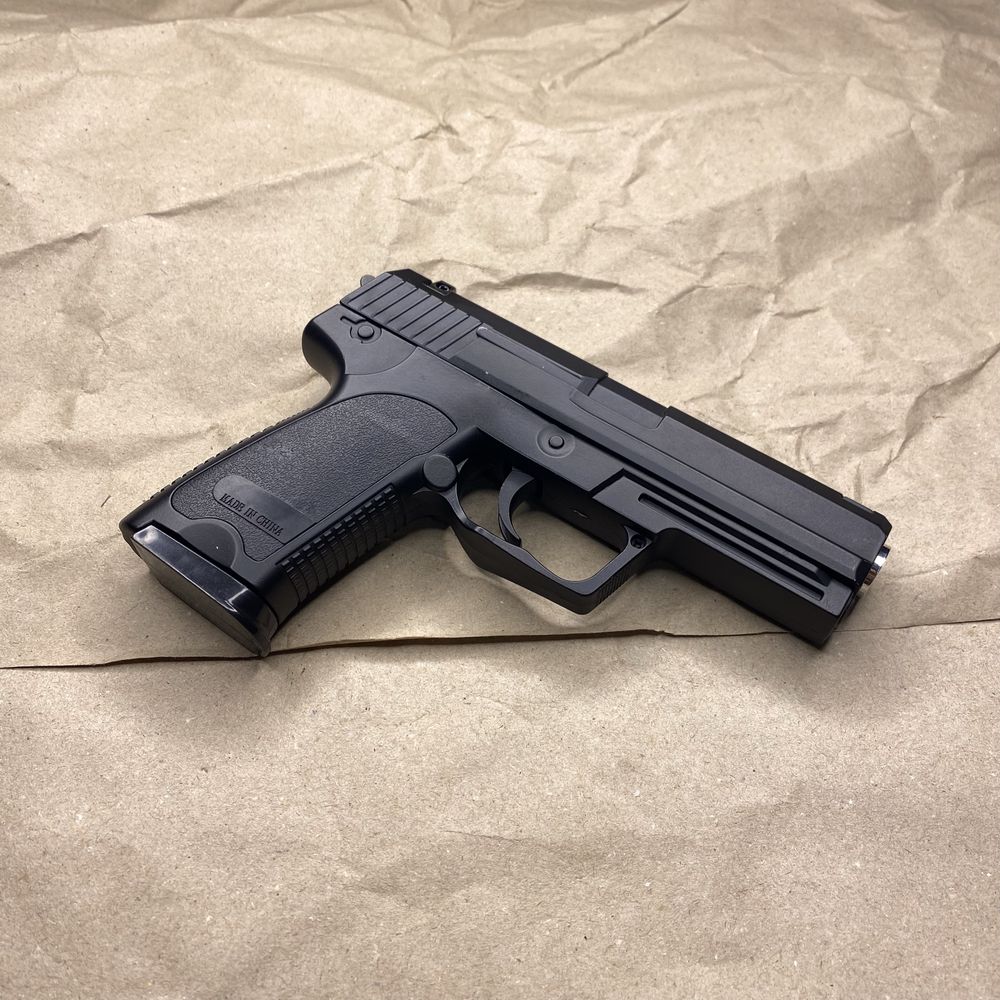 Іграшковий пістолет USP від Cyma (модель ZM20)