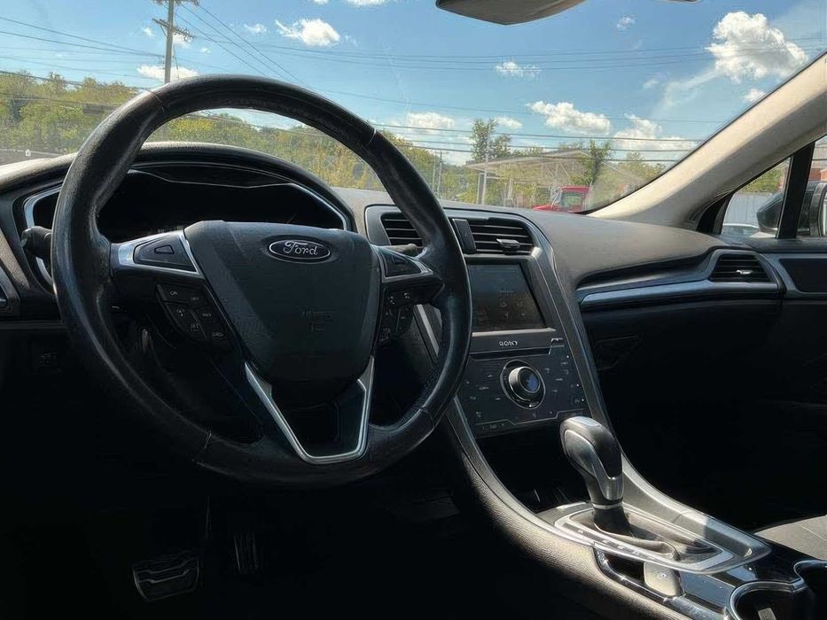 Ford Fusion Titanium      2015