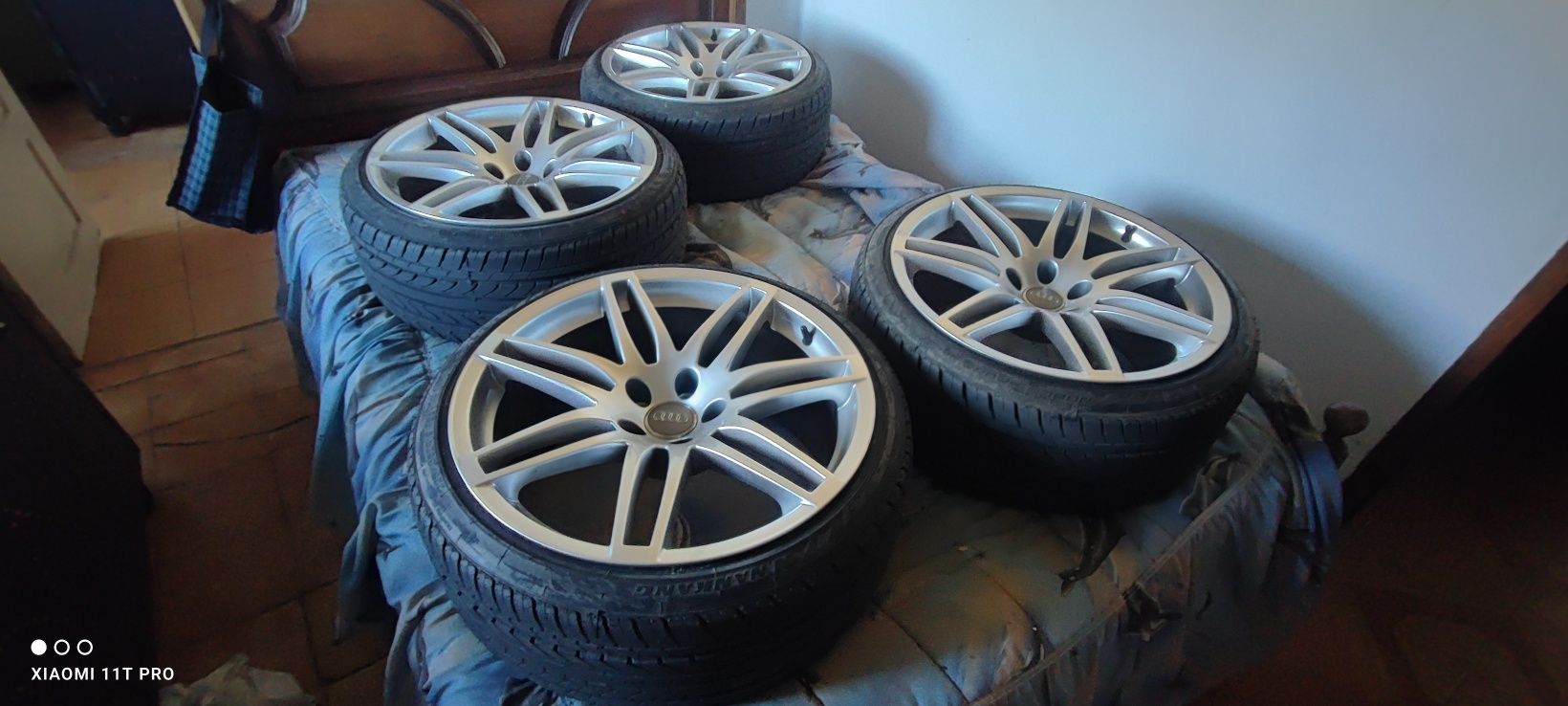 Vendo jantes com pneus originais RS4 B7 5 112 aceito trocas