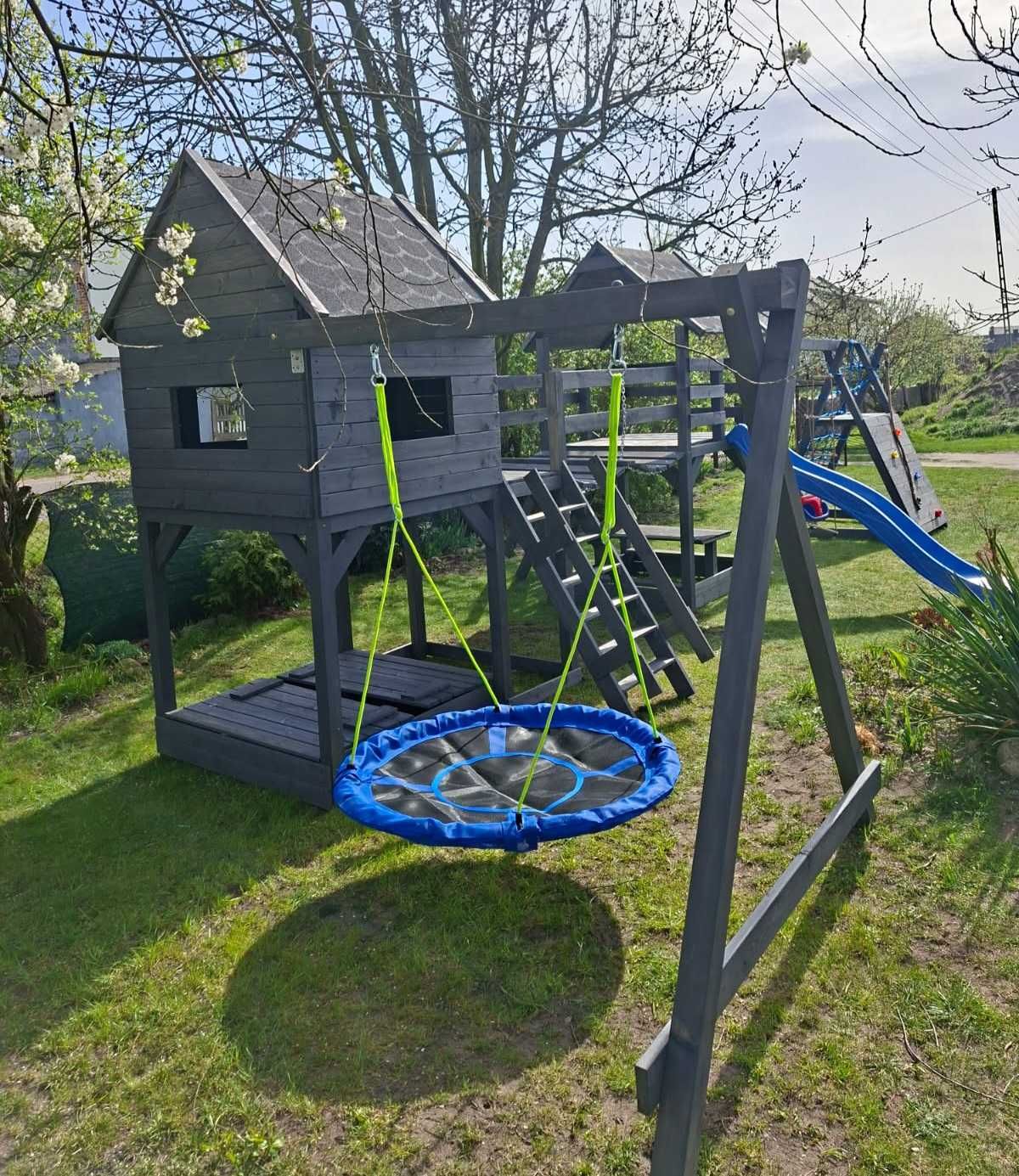 Duży plac zabaw dla dzieci