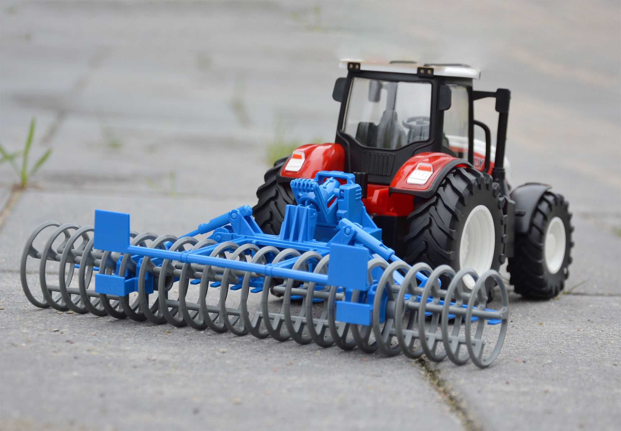 Traktor zdalnie sterowany 1:24 ciągnik RC + Agregat talerzowy