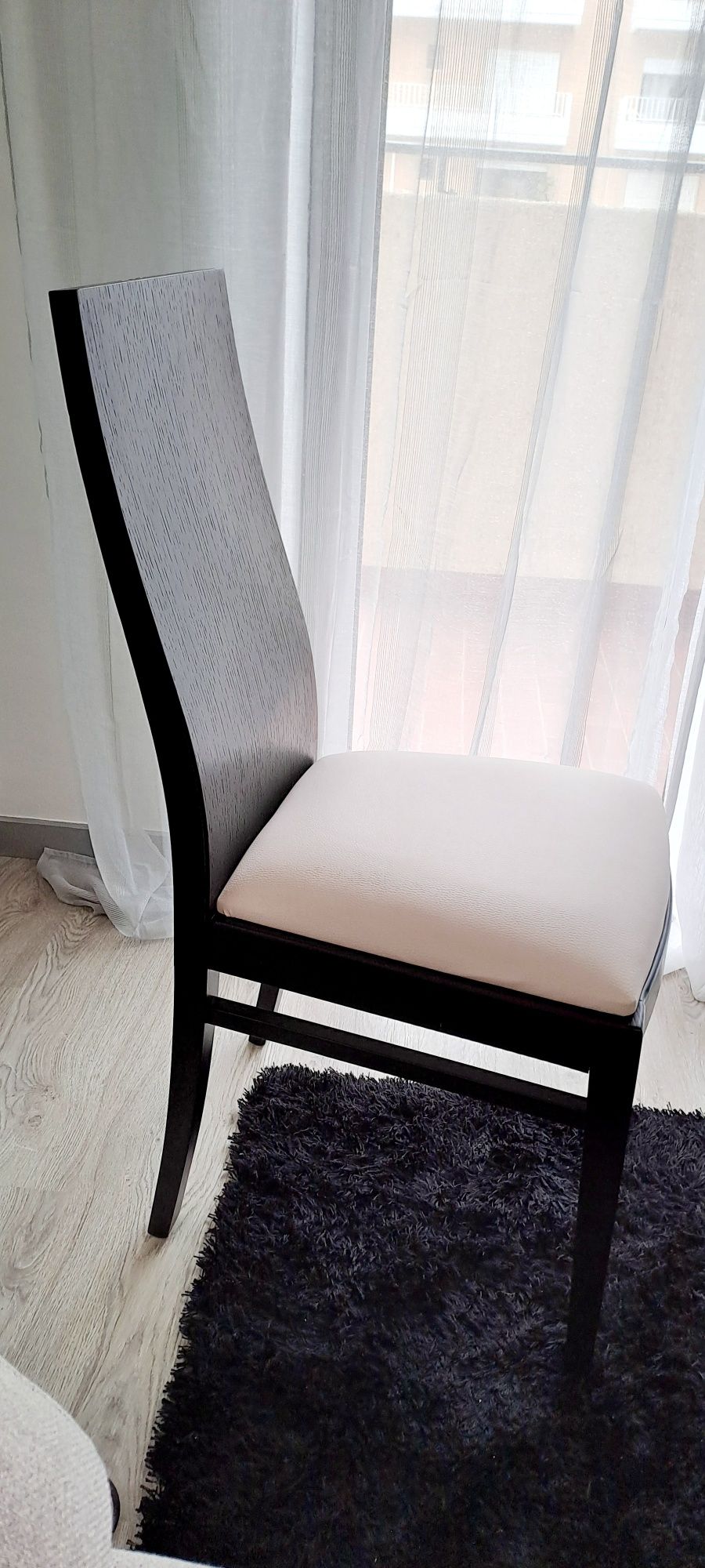 Mesa de Jantar Branca Extensível e 4 Cadeiras