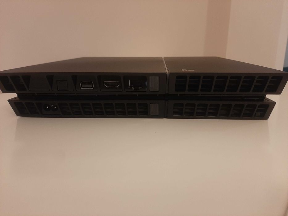 Vendo PlayStation 4  com 15 jogos + Cabo HDMI