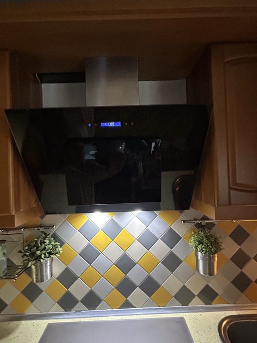 Meble kuchenne ze zmywarka i okapem