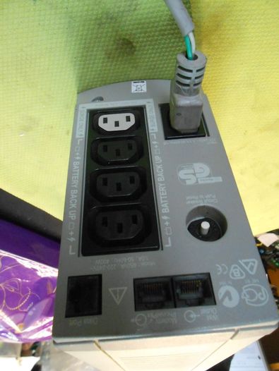 Источник бесперебойного питания APC Back-UPS CS 650VA