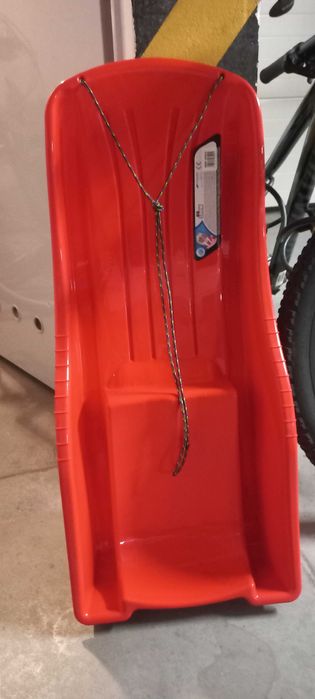 Sanki ślizgi w kolorze czerwonym