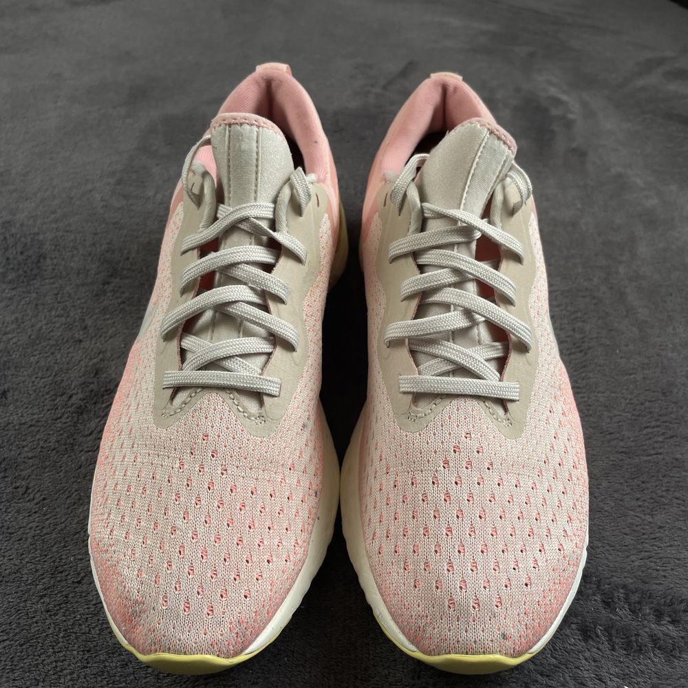 Жіночі кросівки Nike odyssey react. P. 40,5.