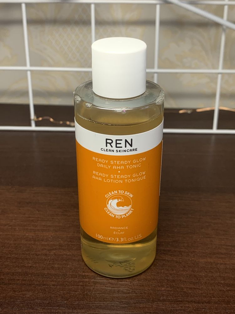 Тоник для сияния кожи REN redy steady glow daily AHA tonic