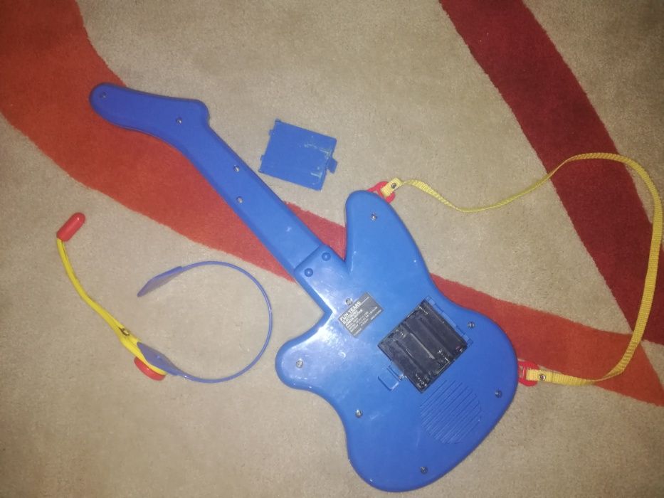 Guitarra electrónica e micro