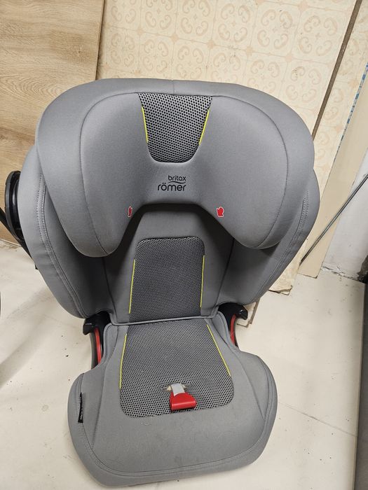 Britax Romer Kidfix III M 15-36kg 
 		 
 	britax & romer kidfix iii m