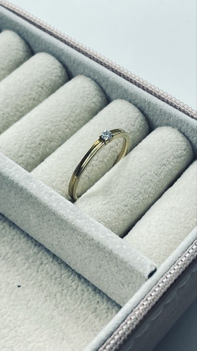 Anel de ouro 18k com 1 diamante