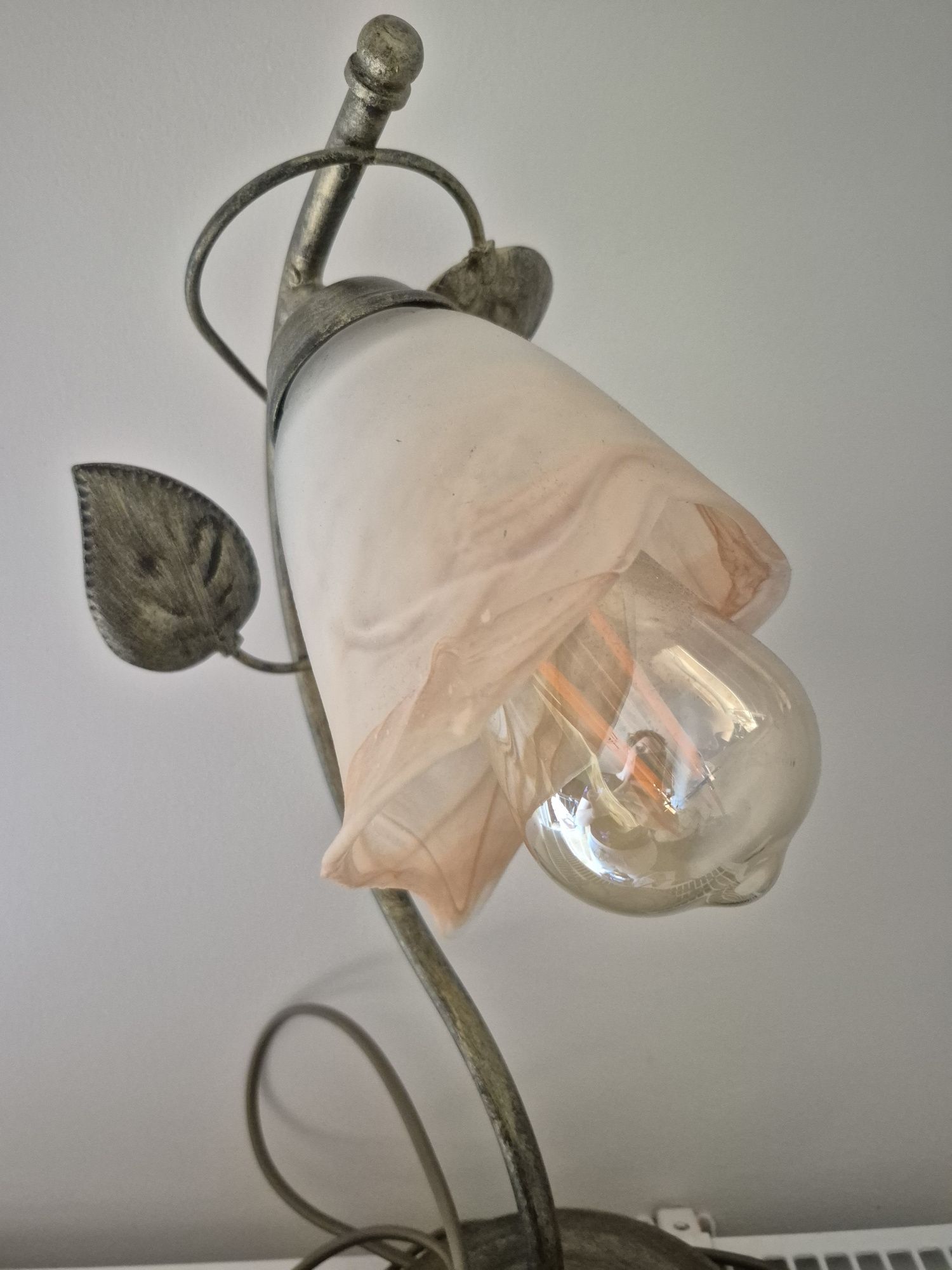 Lampa stołowa - lilia