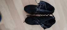 Botins pretos de camurça usados, número 36. Calçado brasileiro. Marca