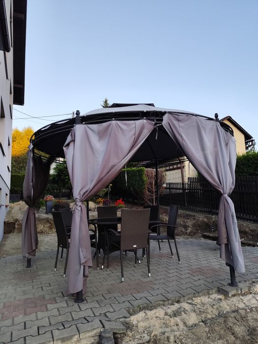 Altana wiata pergola metalowa okrągła brązowa czarna