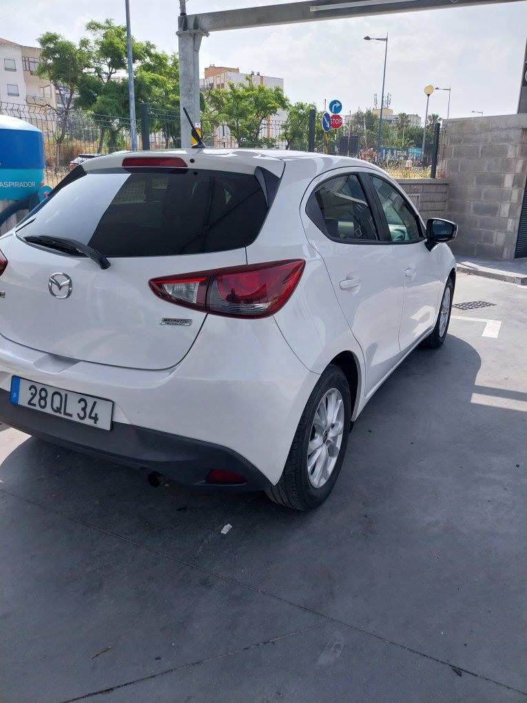 Mazda2  2015 skyactive 1.5 diesel