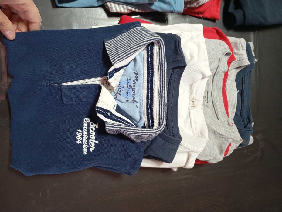 Lote de roupa de criança dos 4/6 anos