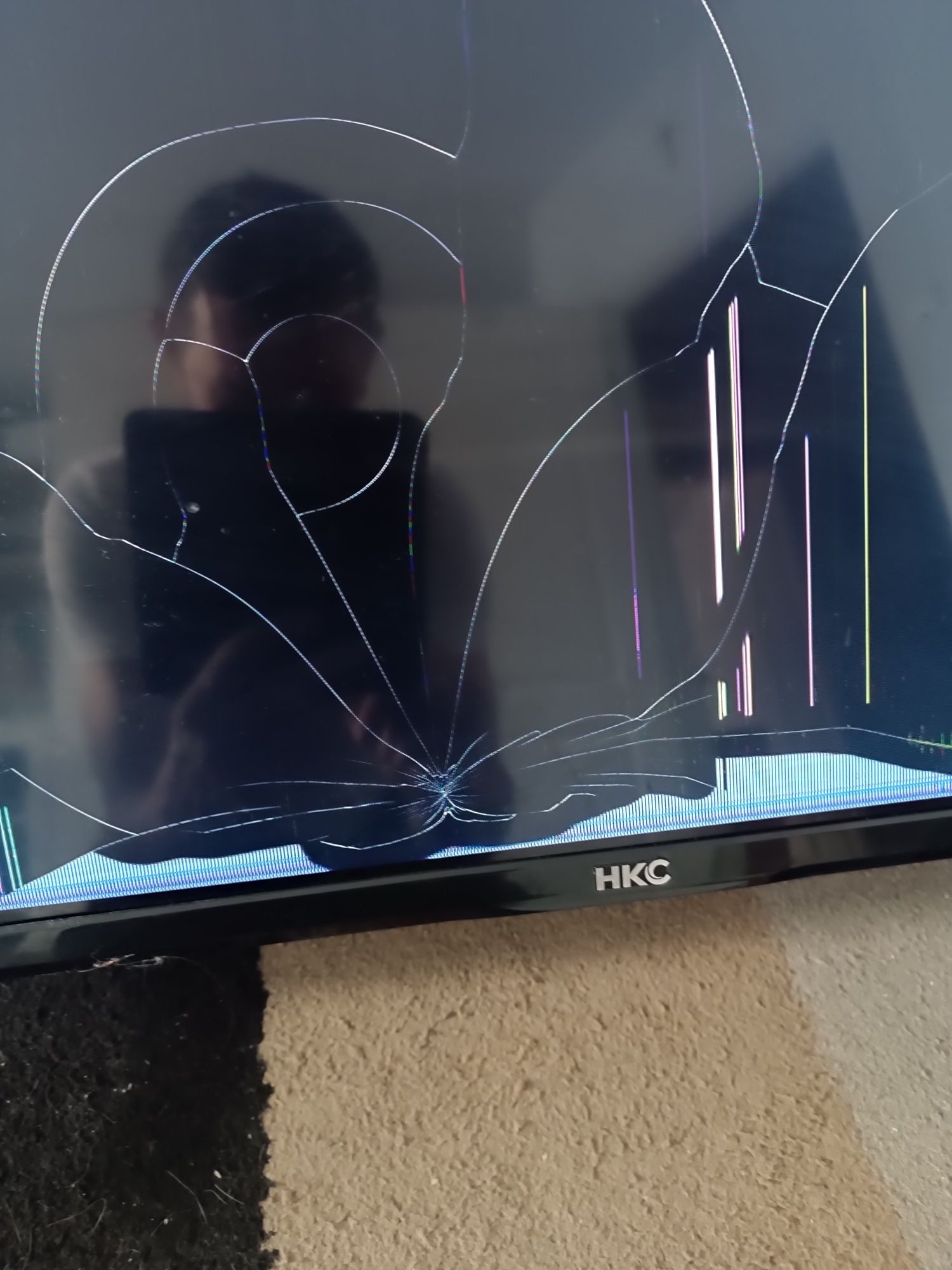 Sprzedam uszkodzony telewizor H K C